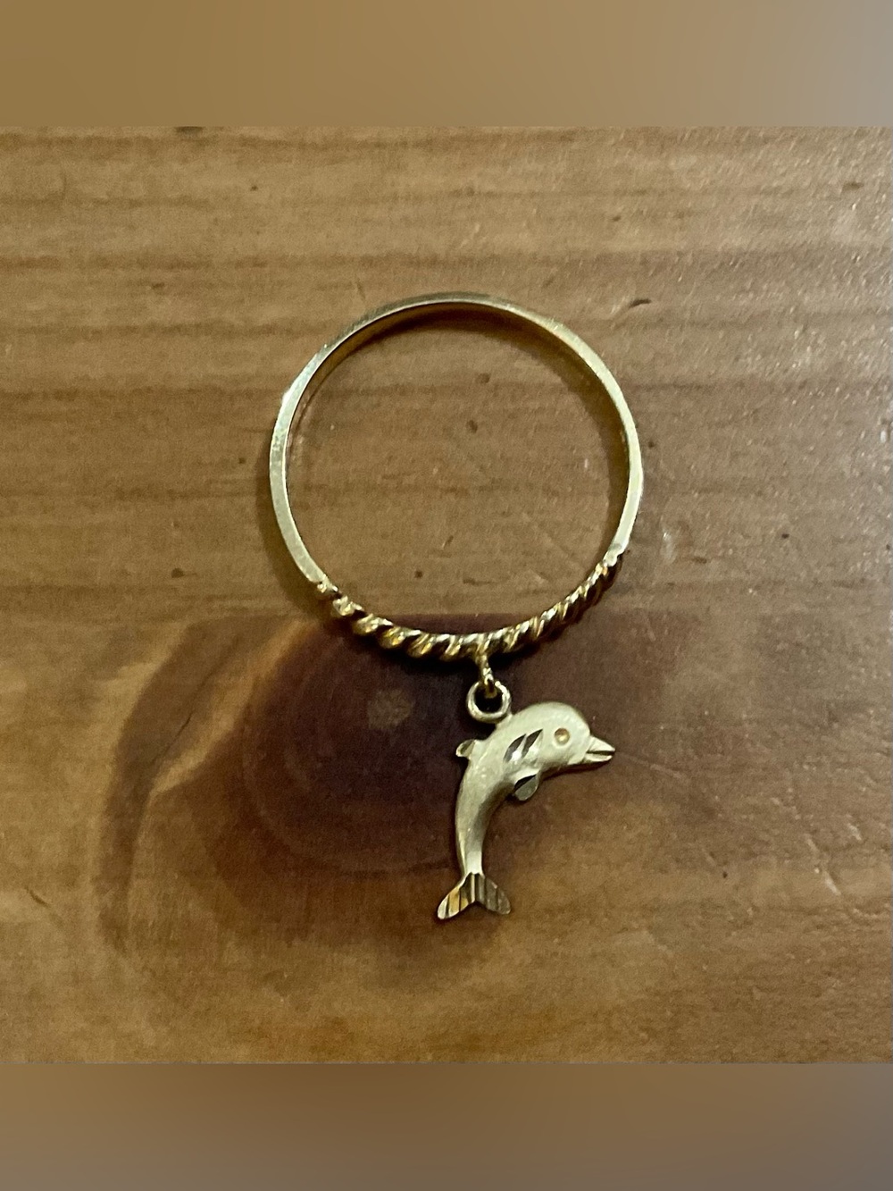 Vintage 14k solid yellow gold dangle/ swinging dolphin Charm Twisted Band Ring